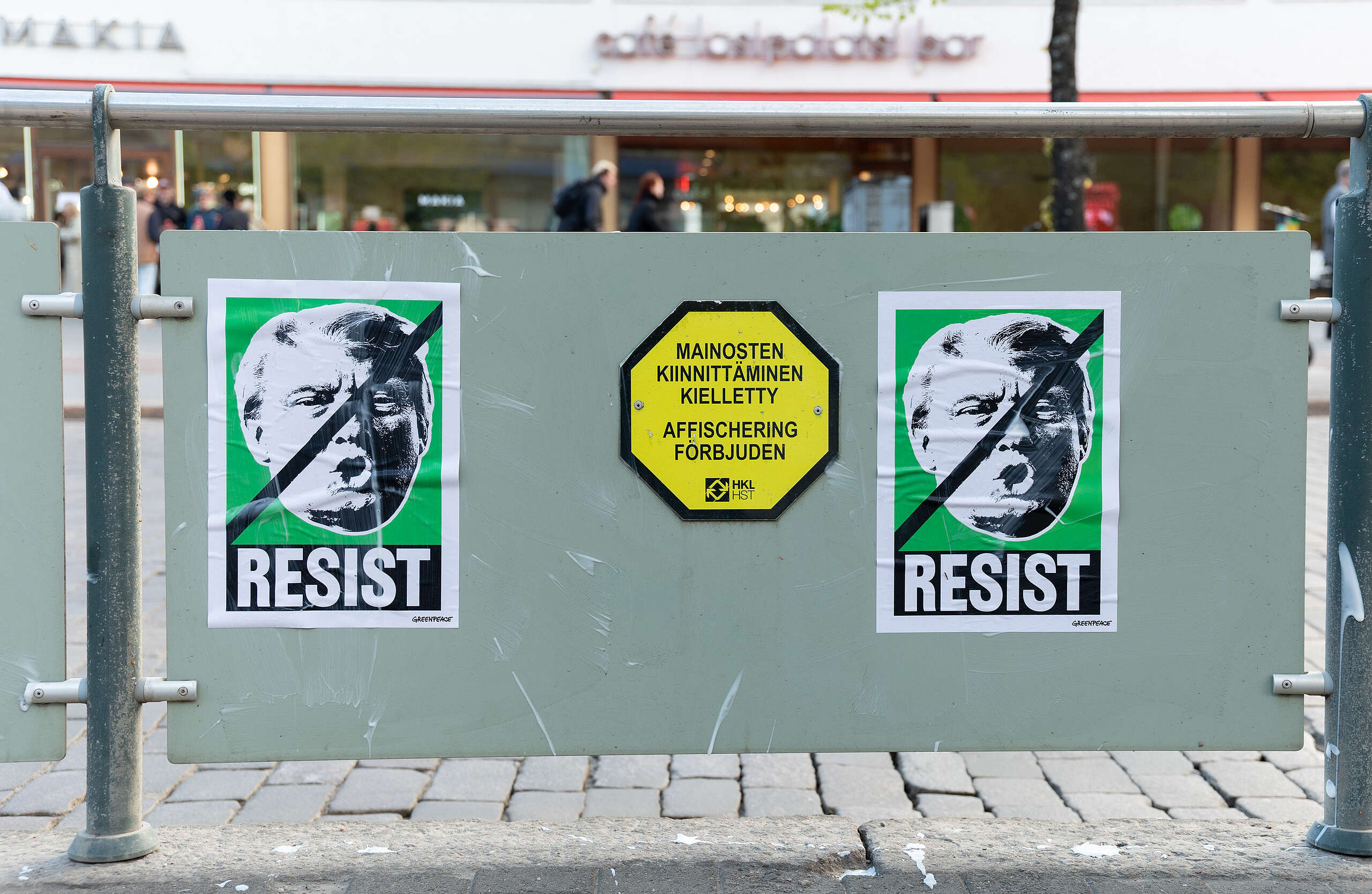 Monimiljardöörit vastaan maailman puolustajat