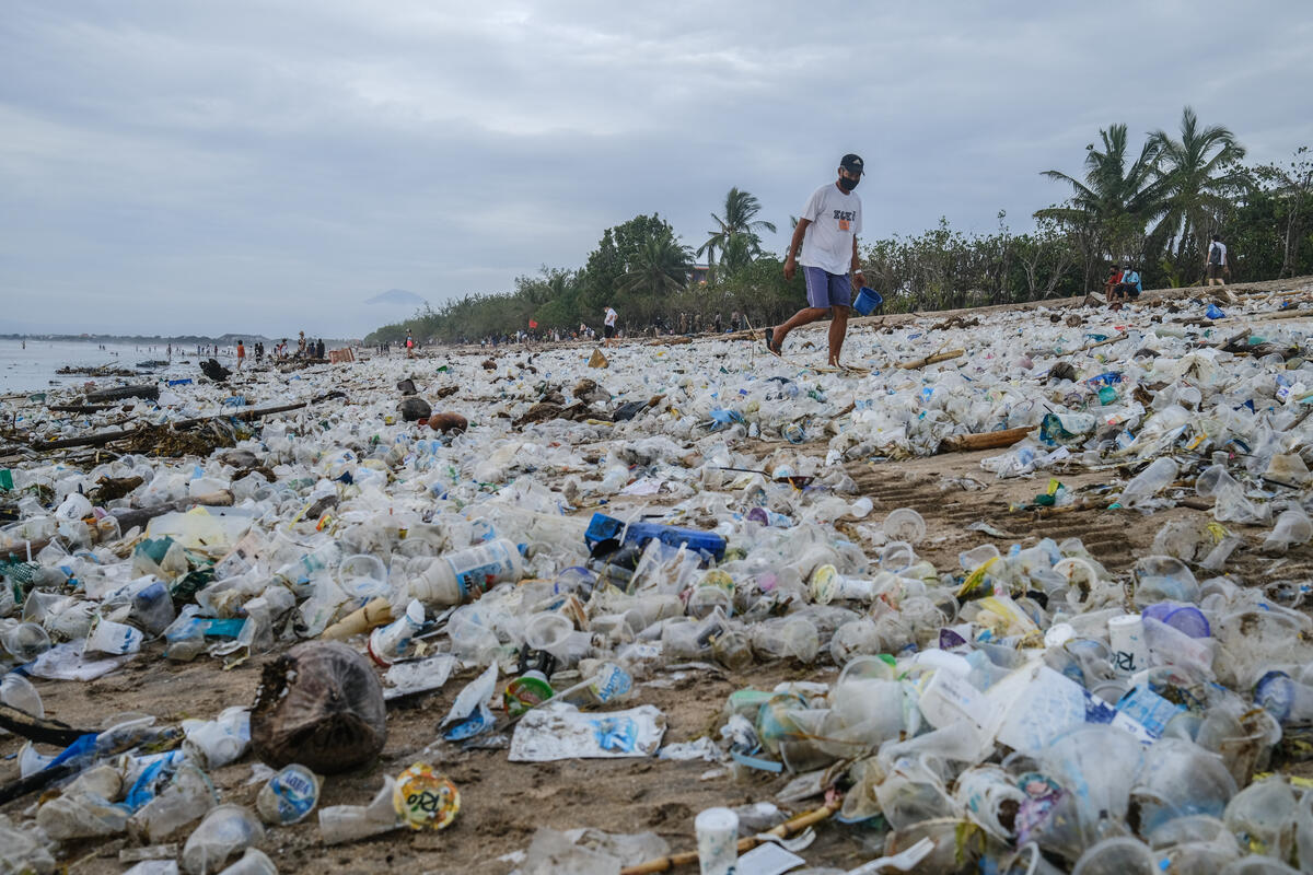 Regulasi Tegas Dari Pemerintah Bisa Mendorong Produsen Tinggalkan Plastik Sekali Pakai