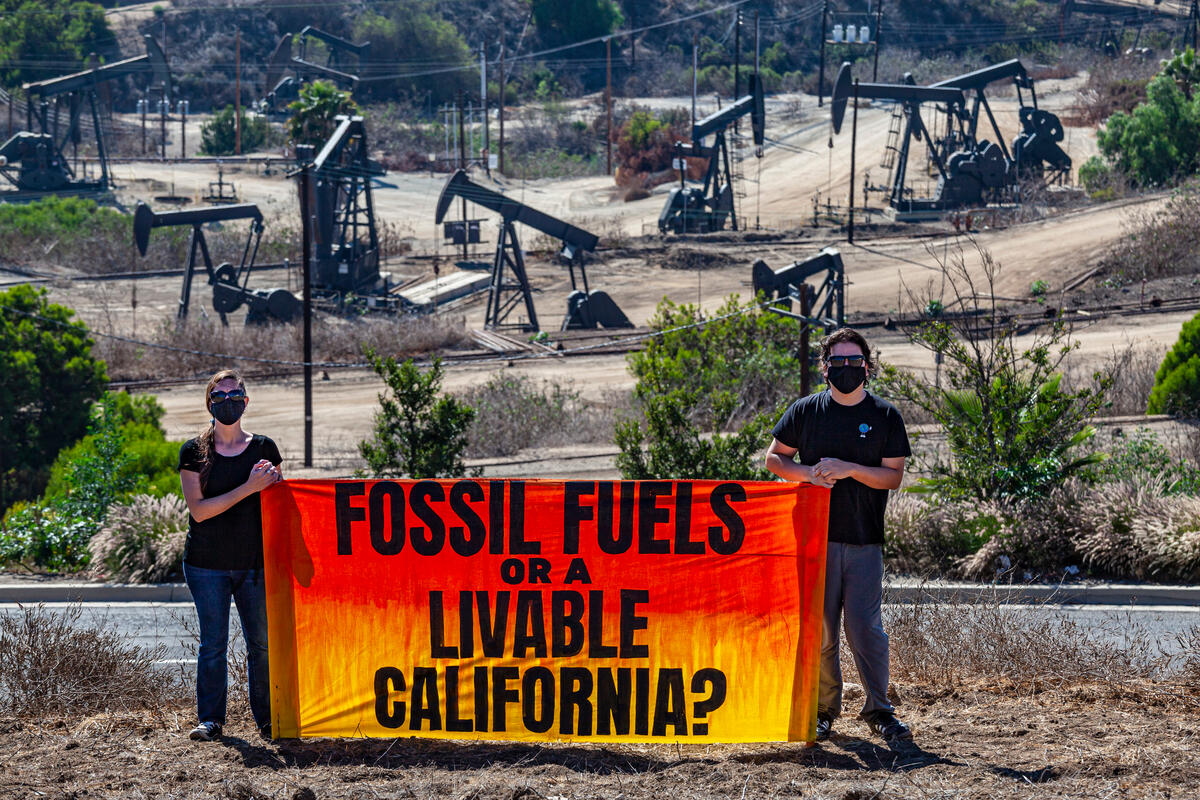 Inglewood Oil Field Message in California. © Peter Bennett / Greenpeace